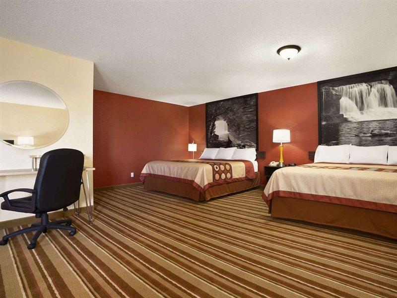 Super 8 By Wyndham Mattoon Hotel Bagian luar foto