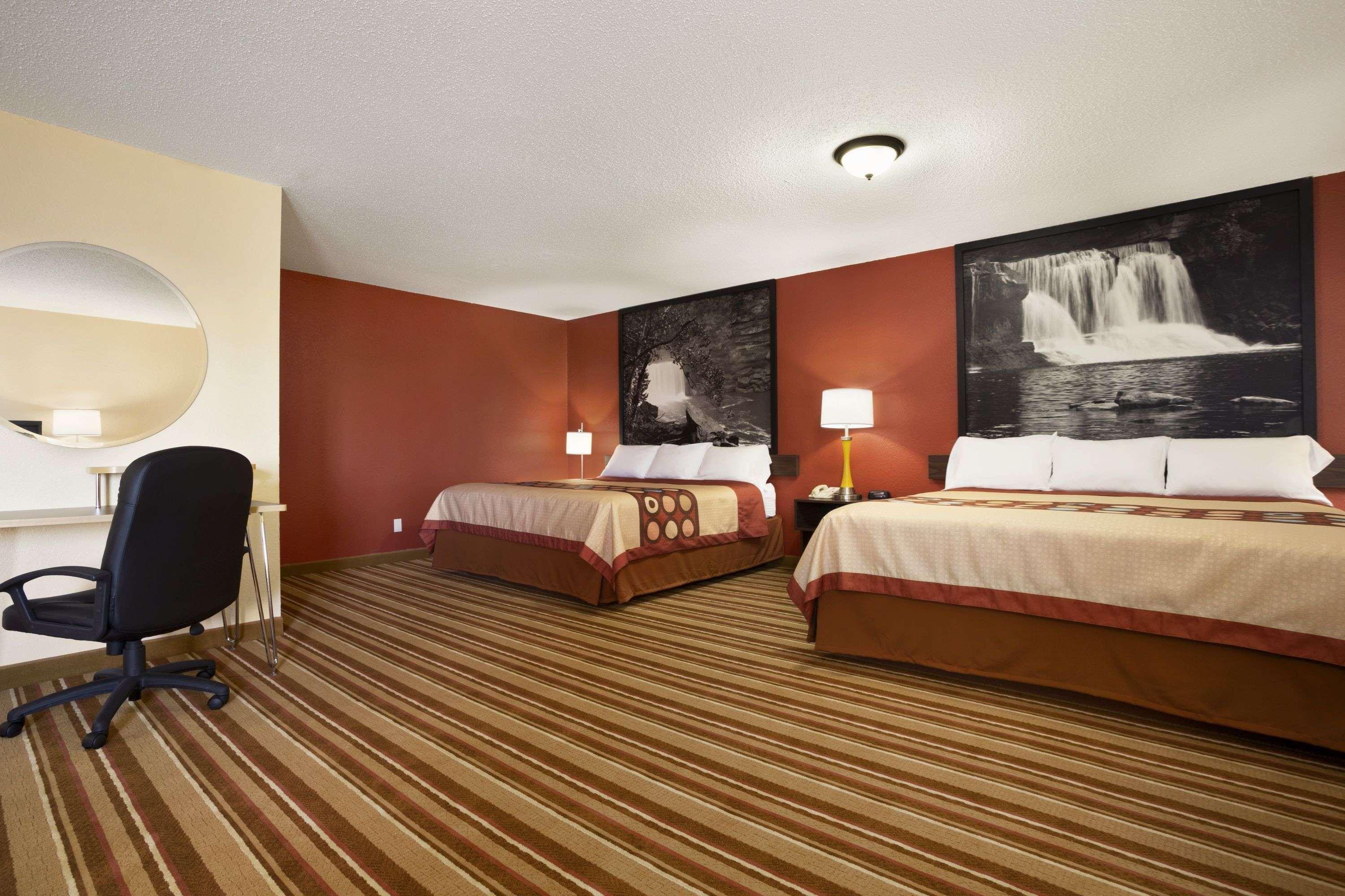 Super 8 By Wyndham Mattoon Hotel Bagian luar foto