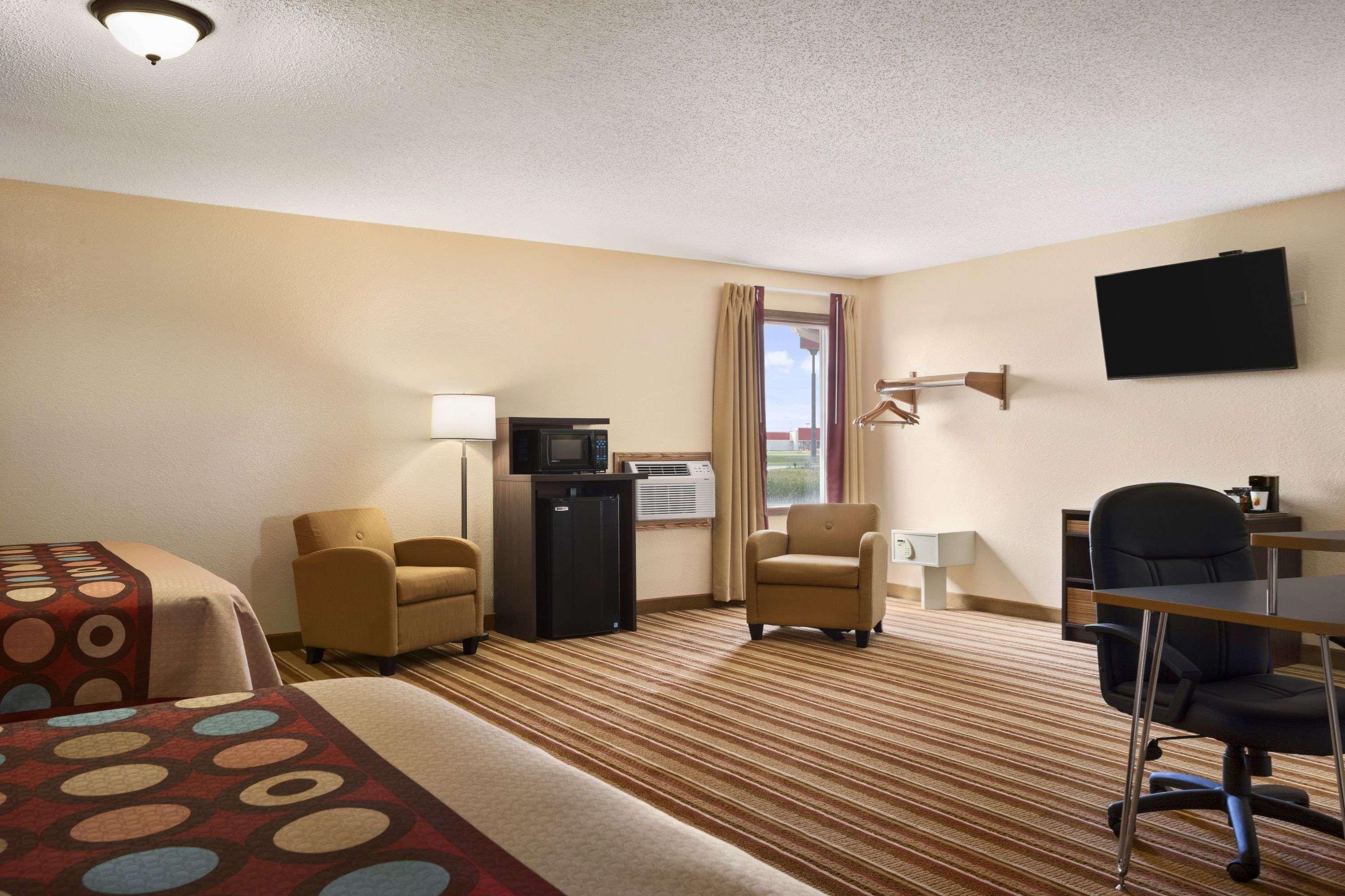 Super 8 By Wyndham Mattoon Hotel Bagian luar foto