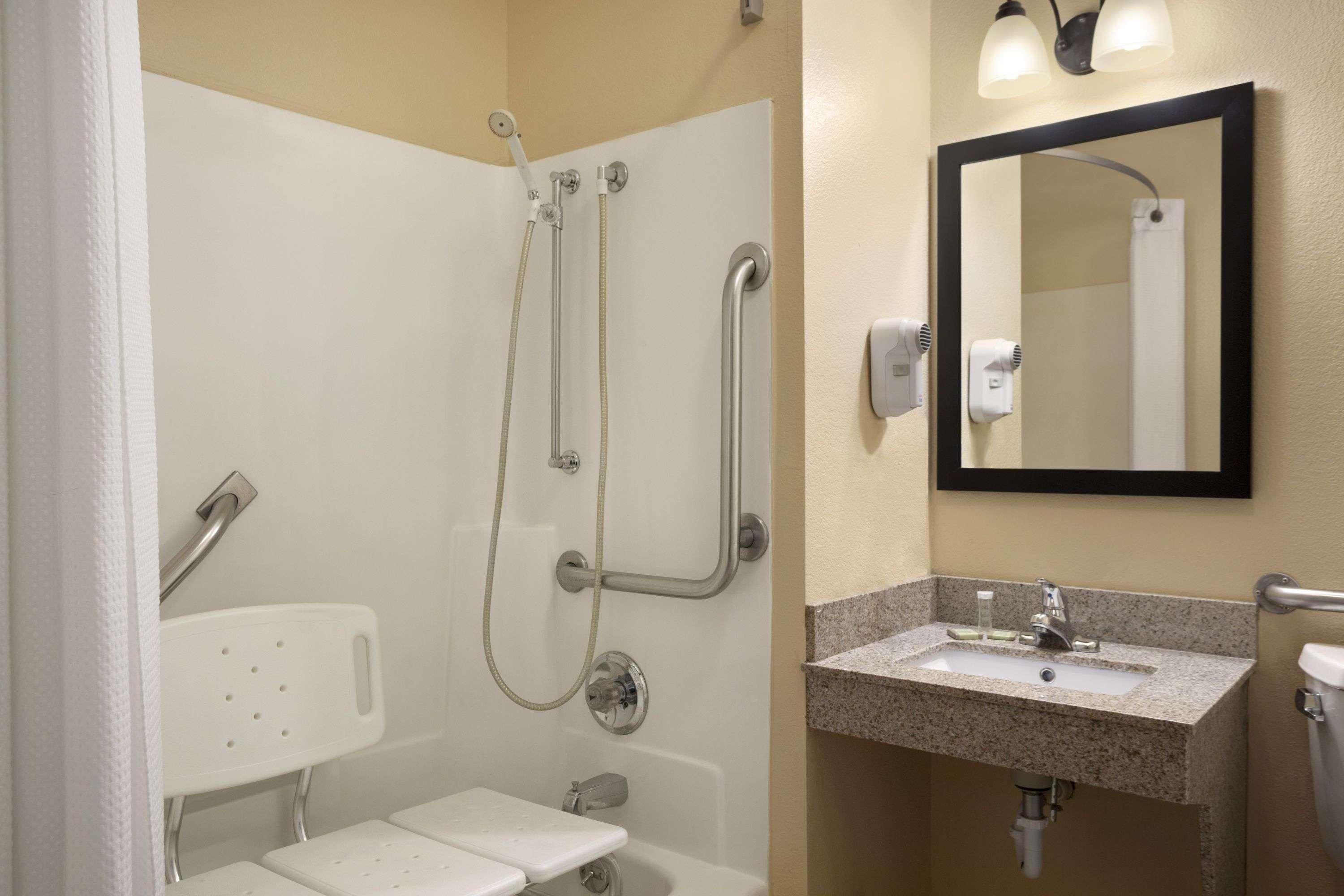Super 8 By Wyndham Mattoon Hotel Bagian luar foto