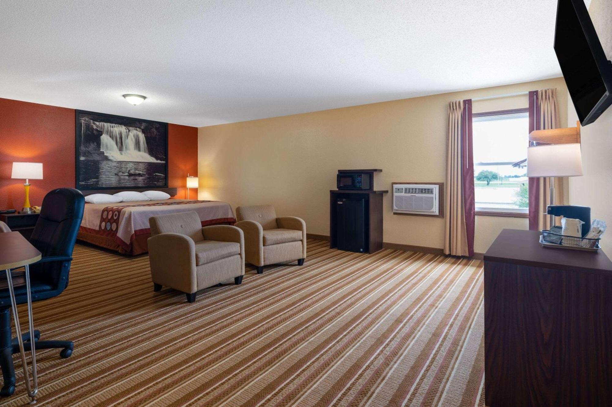 Super 8 By Wyndham Mattoon Hotel Bagian luar foto
