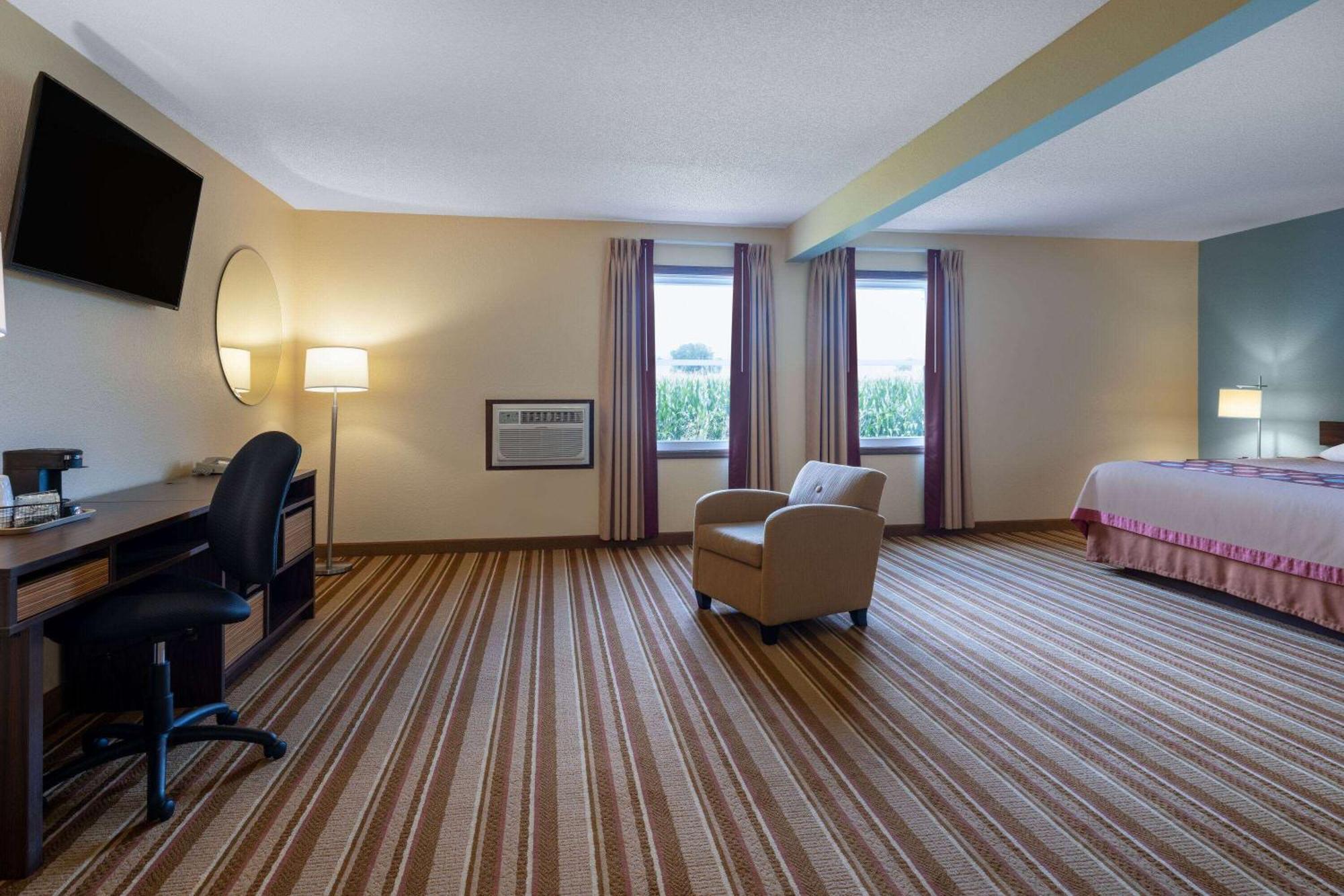 Super 8 By Wyndham Mattoon Hotel Bagian luar foto