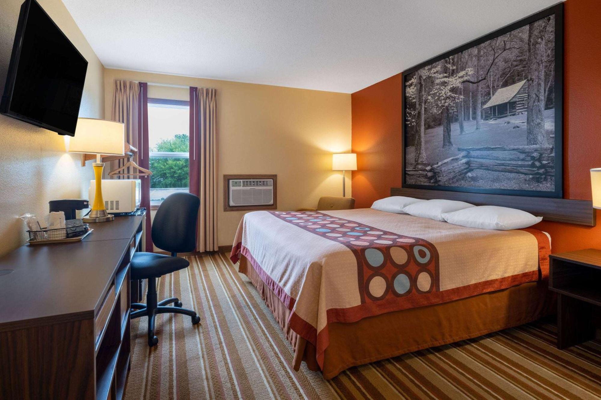 Super 8 By Wyndham Mattoon Hotel Bagian luar foto
