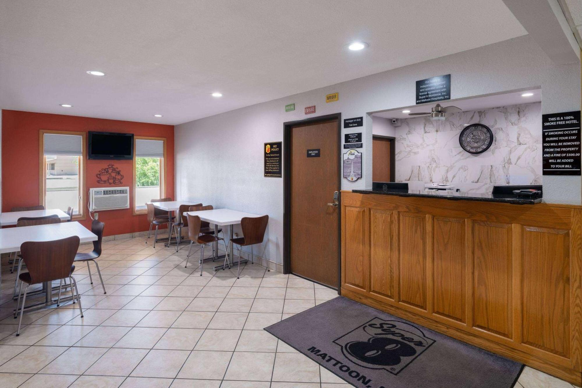 Super 8 By Wyndham Mattoon Hotel Bagian luar foto