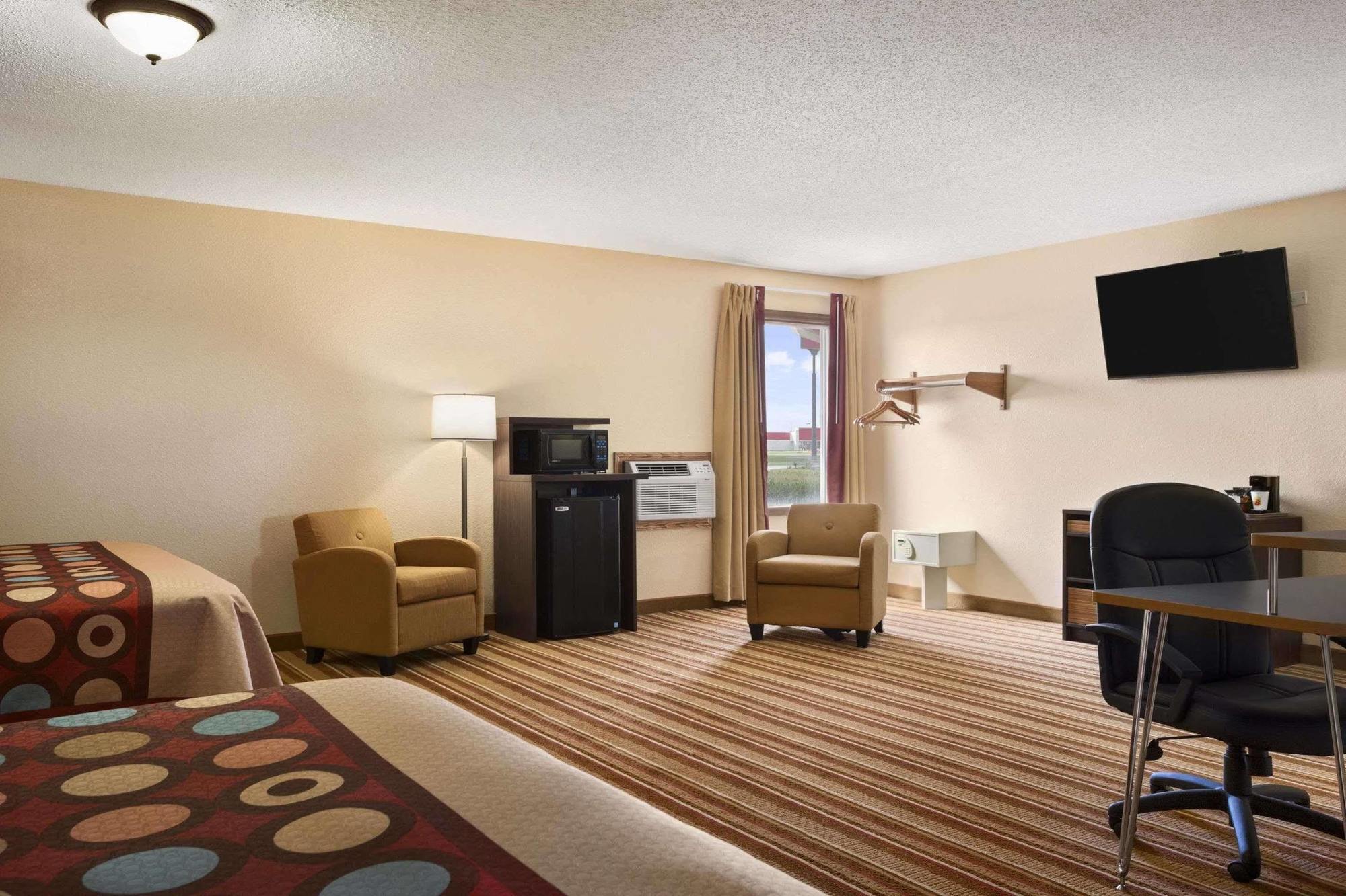Super 8 By Wyndham Mattoon Hotel Bagian luar foto