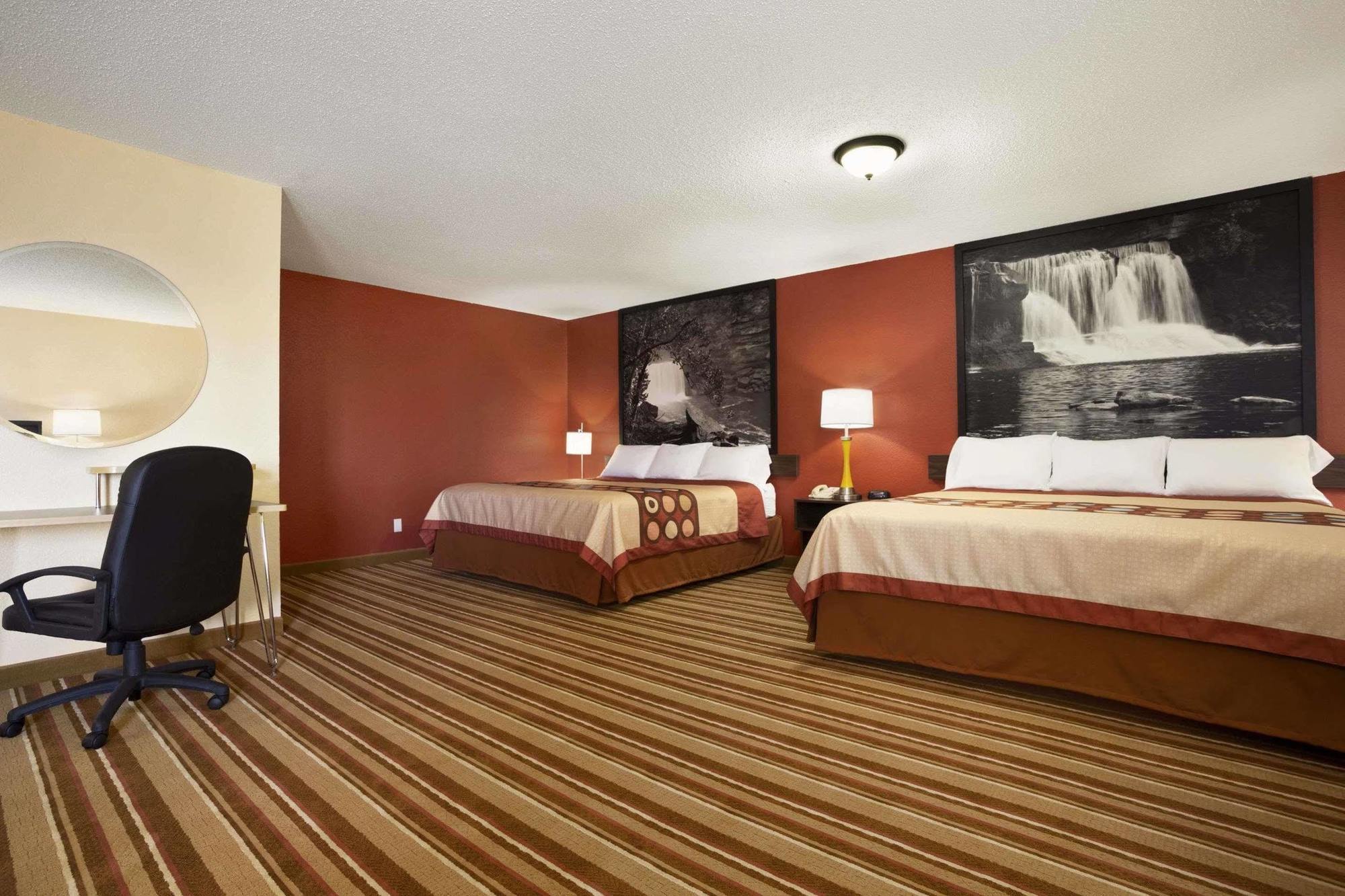 Super 8 By Wyndham Mattoon Hotel Bagian luar foto